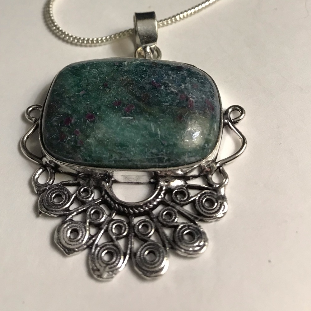 Stunning 925 Sterling Silver Ruby Zoisite Necklace.